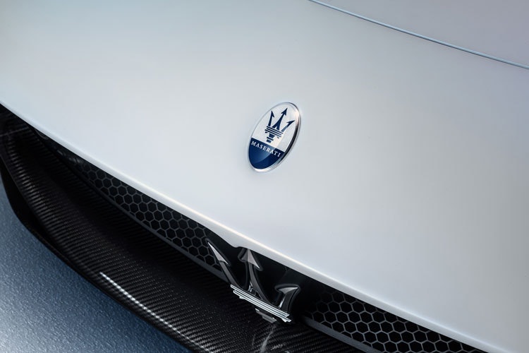 maserati new logo